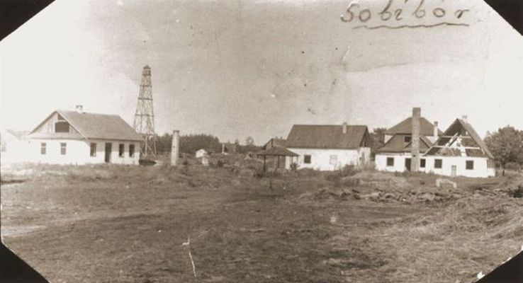 Sobibor in 1944. The watchtower of the former forestry is clearly visible (photograph United States Holocaust Memorial Museum).
